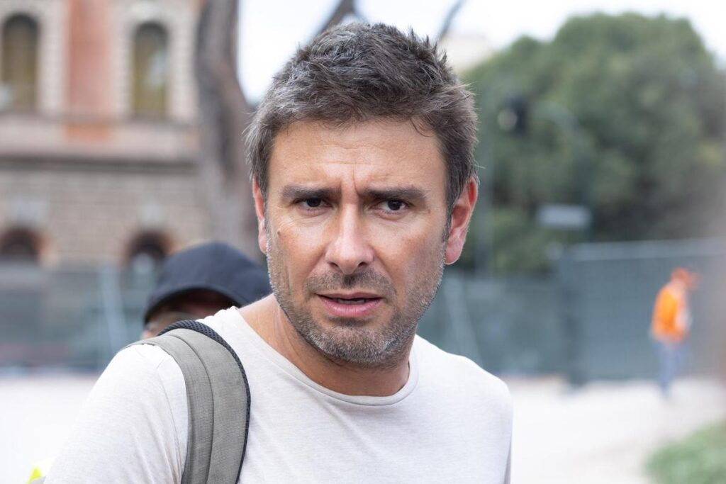 Alessandro Di Battista ricoverato a Cuba: “Forte mal di testa poi malore, ex deputato M5S in gravi condizioni”
