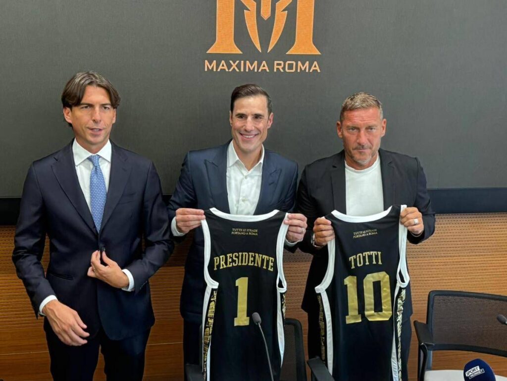 La Maxima Roma si presenta, con Totti per riportare in alto il basket della Capitale