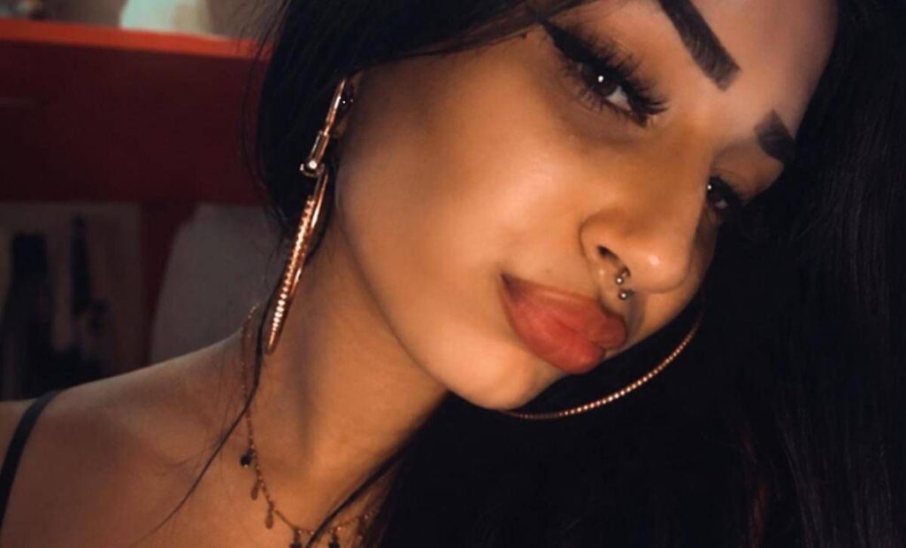 Musica techno e palloncini bianchi, l’ultimo saluto a Maria Spinelli: la 22enne italiana uccisa al rave in Svizzera